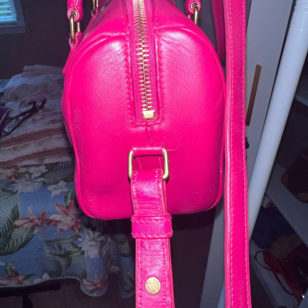 Saint Laurent Fuchsia bandoliere Bag w/removable crossbody strap - Picture 4 of 13